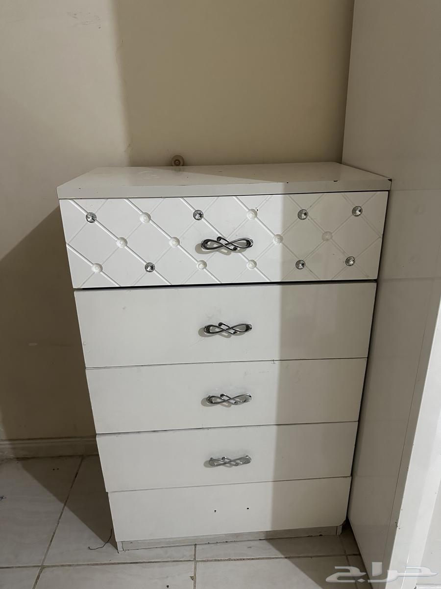 تسريحه كامله و معاها دولاب مكون من 5 ادراج للبيع64247510217089110