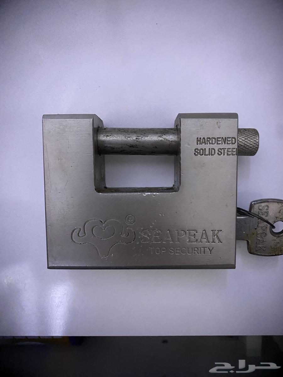 قفل محل البيع نظيف64236271401217110