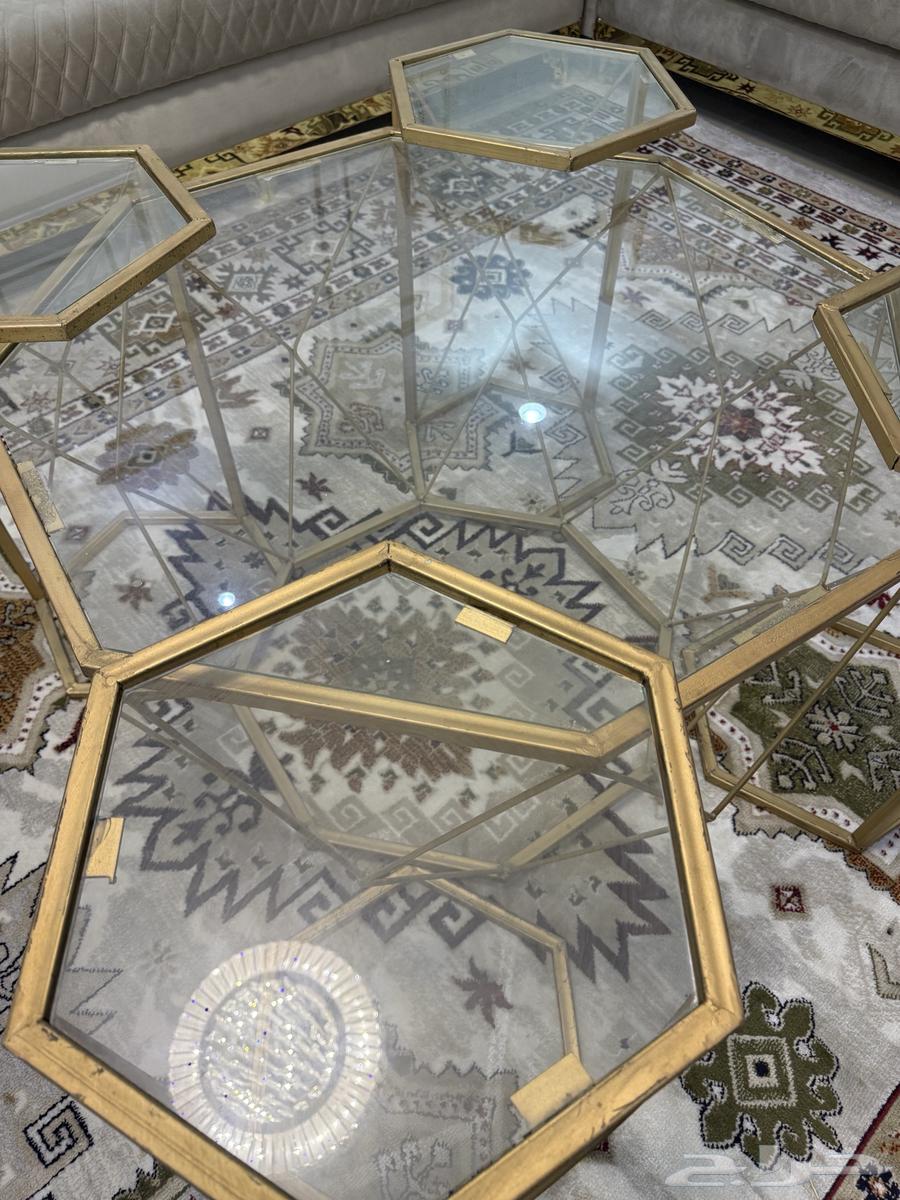 طاولة للبيع مع ملحقاتها64235478948097110