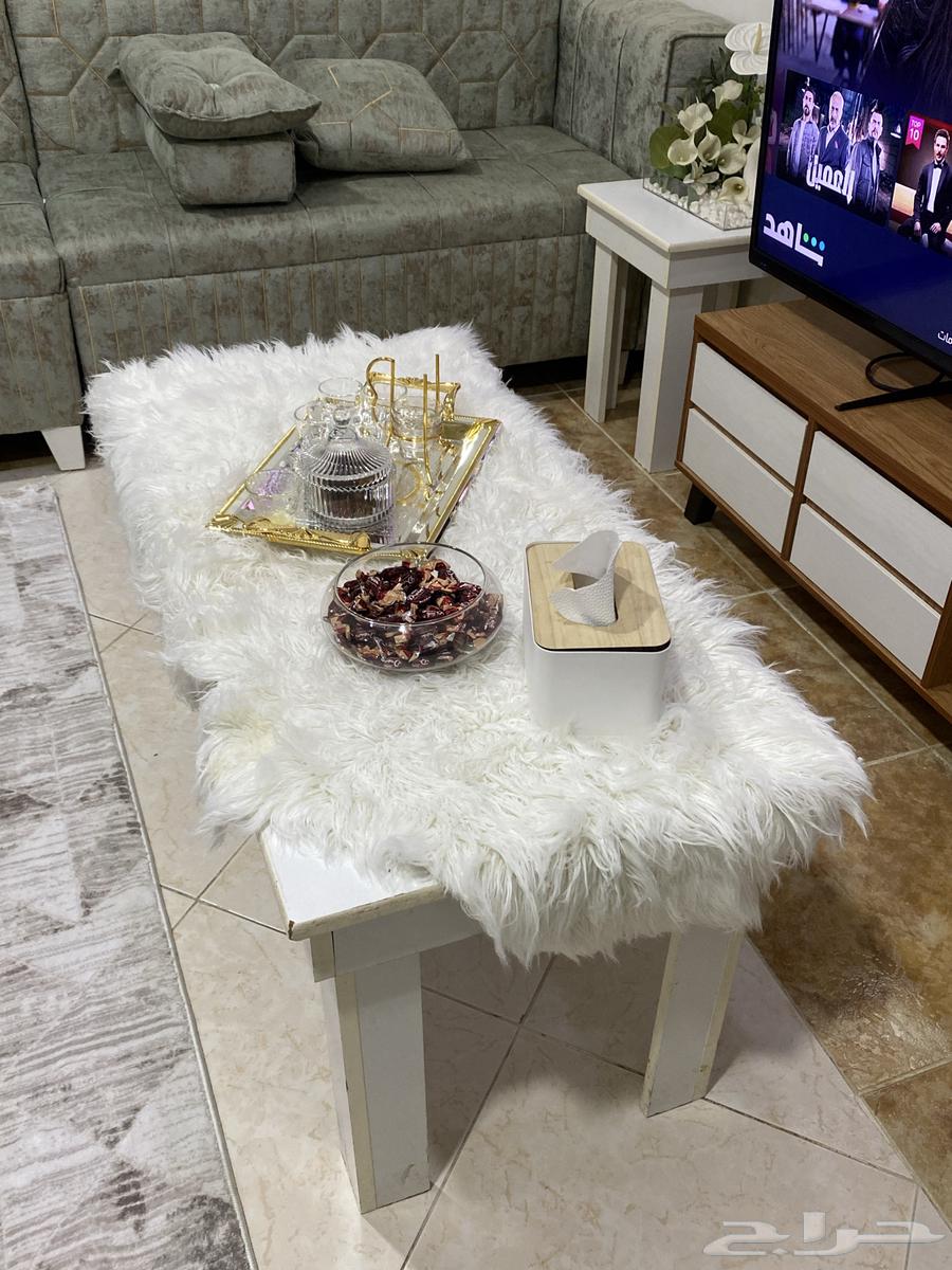 Large coffee table with four small ones, same as shown in the picture64233635225603110