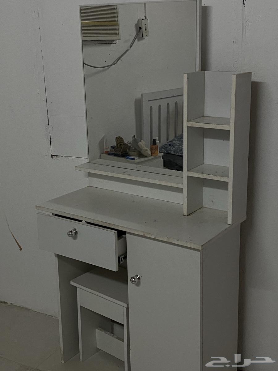 للبيع غرفة نوم كامله مع تلفاز64249629948035110