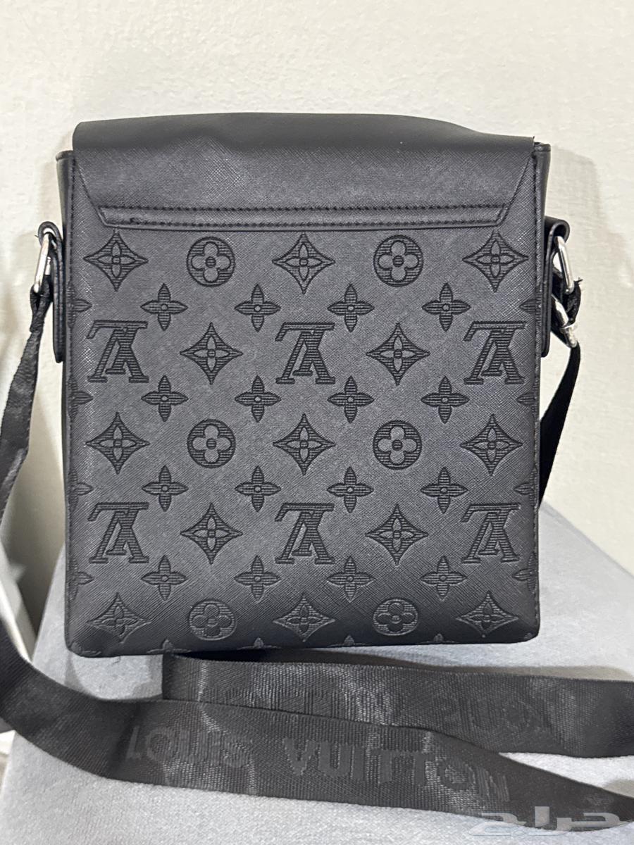 شنطه رجاليه مع بوك لويس فيتون64232993334530112