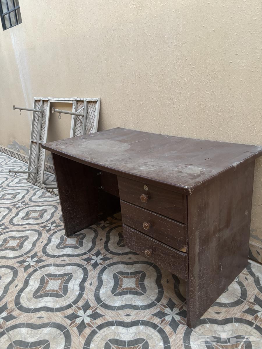 دولاب وطاوله مجانا64250059365891111