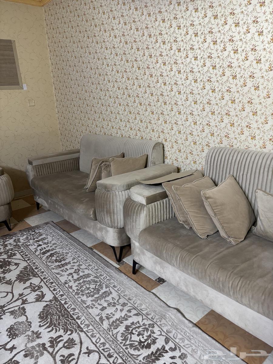 Two almost new sofa sets64248895131651113