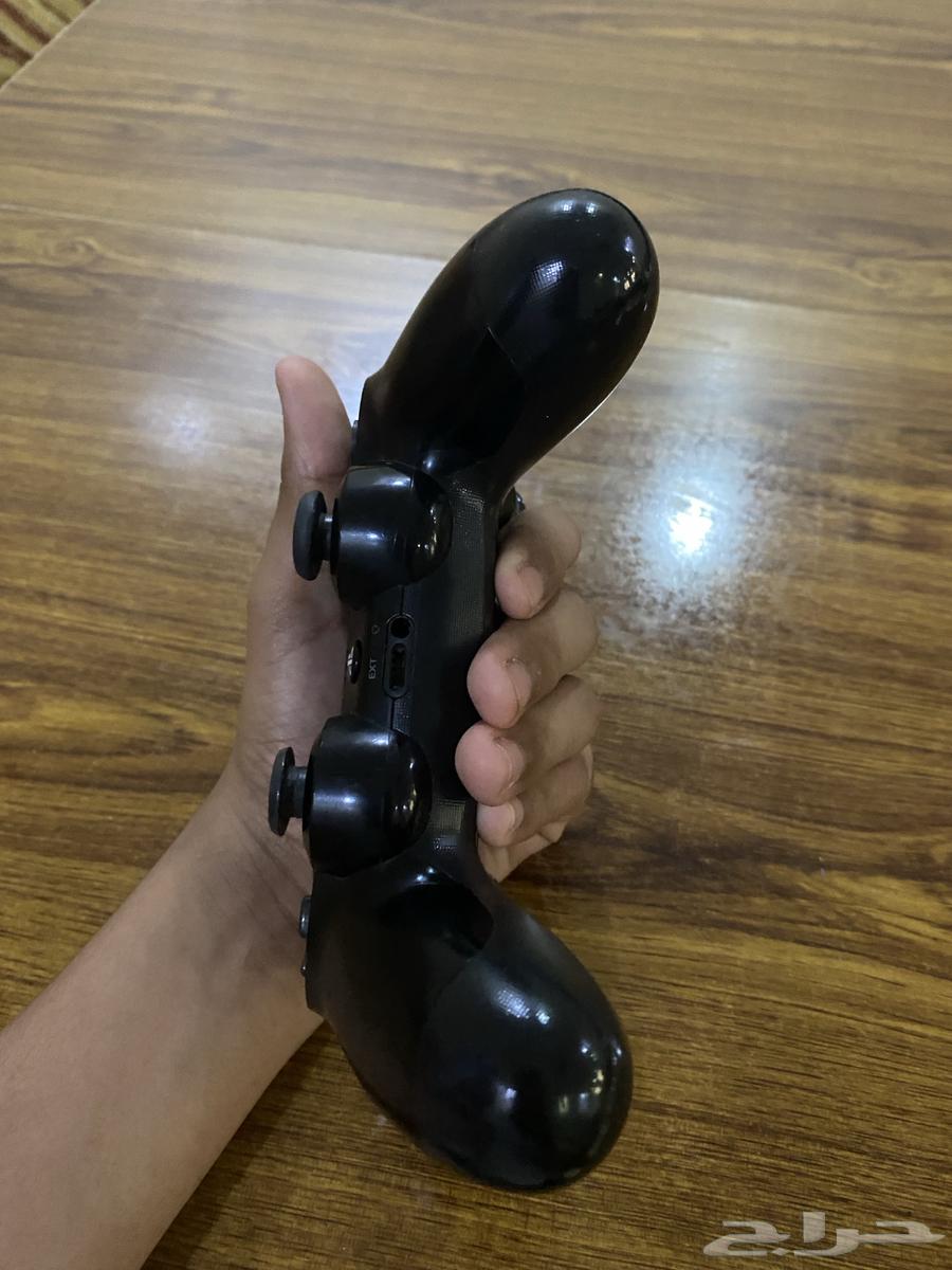 يد سوني فور للبيع ما في الاه مشكله وحد R2 مو كويس64237727376643114