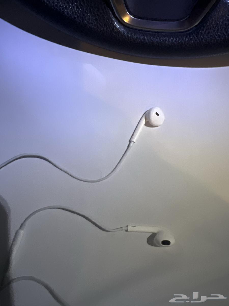 سماعه ايفون تايبسي نضيف والبيع سمح64252799782913110