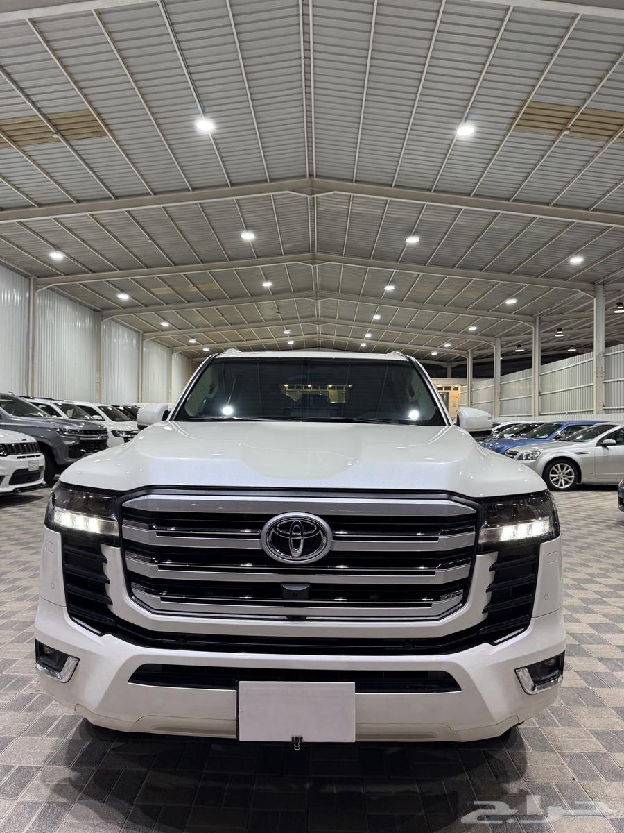 للبيع تويوتا لاندكروزر GXR L4موديل 2023 ( اصفار )64418336089217111