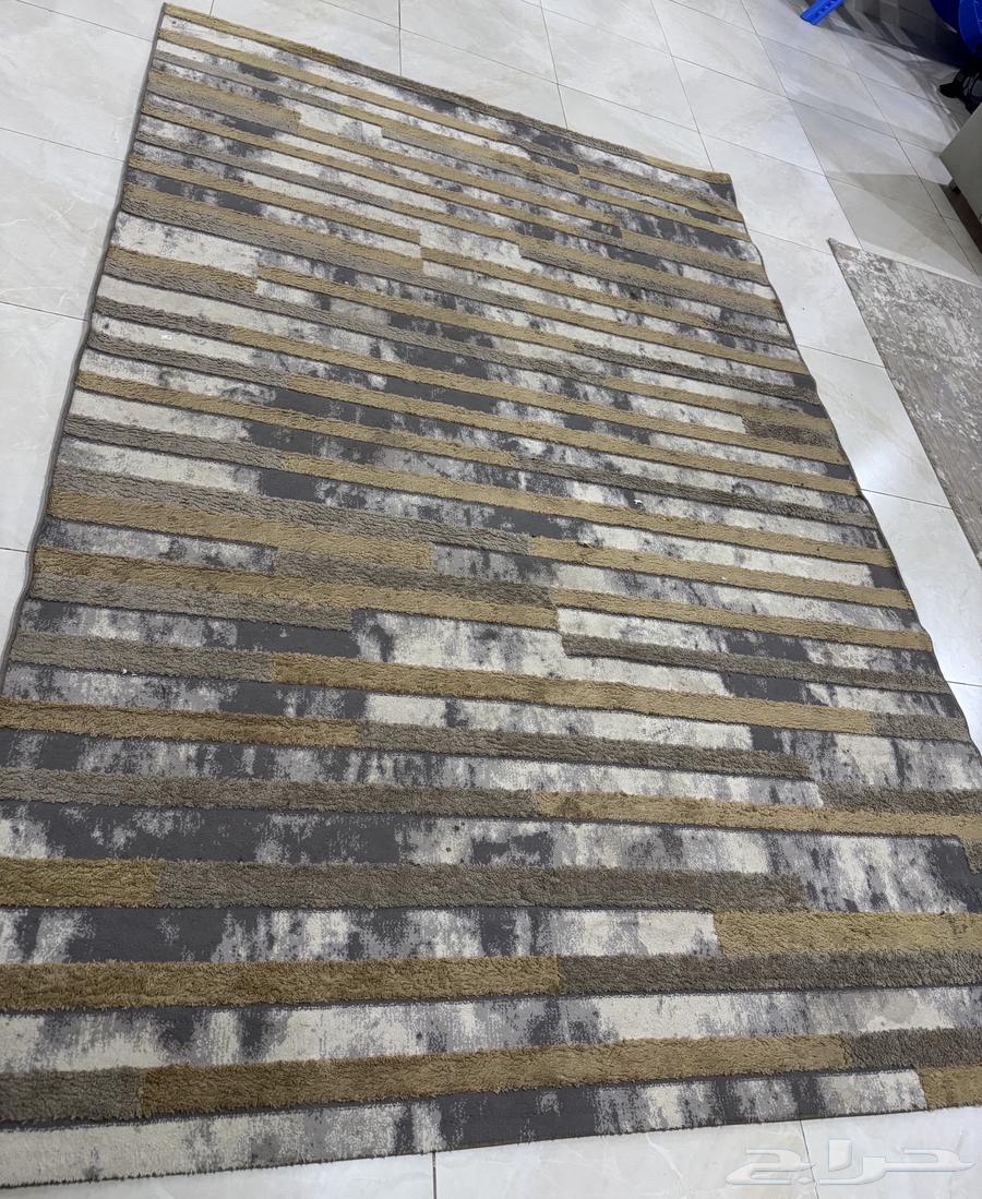 A large carpet in clean used condition, 2m wide and 3m long64231839549185112