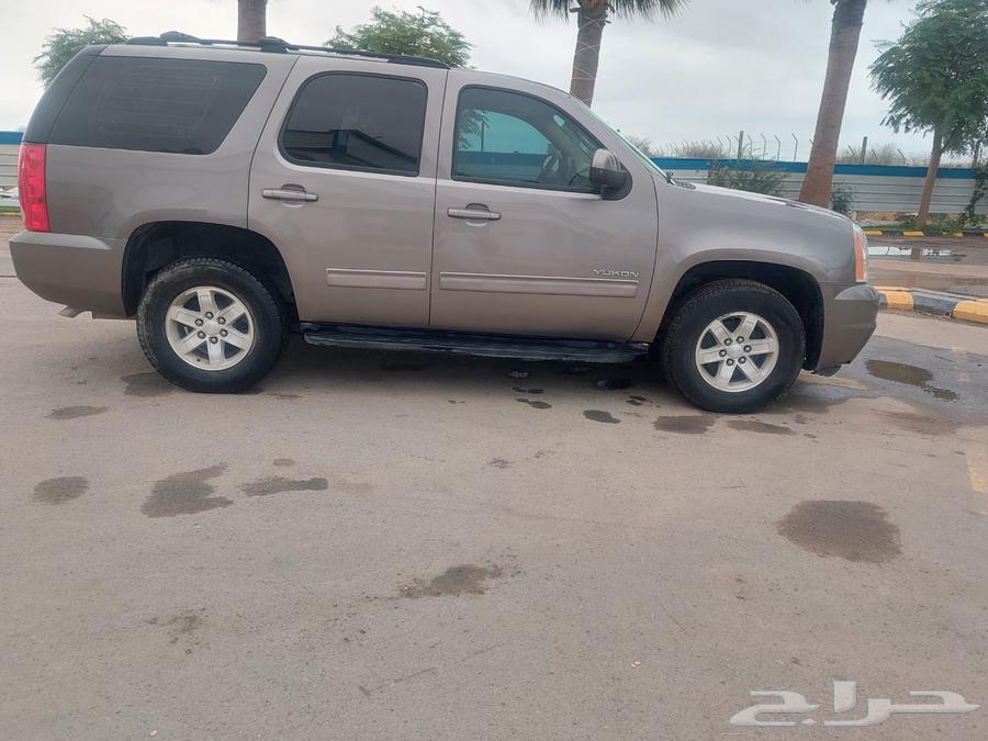For sale, clean GMC Yukon, agency condition, 2013 model, 185,000 km64417603729795113