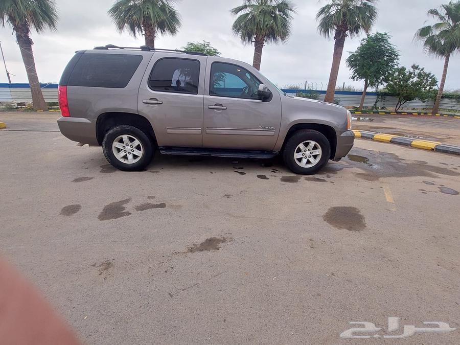 For sale, clean GMC Yukon, agency condition, 2013 model, 185,000 km64417603729795112