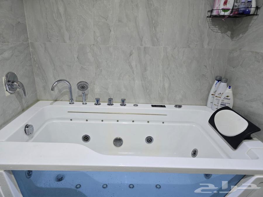 Jacuzzi for sale64247343670017110