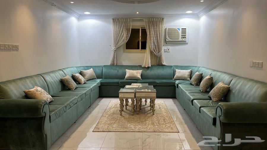 مكيف و مغسله يدين و كنب نظيف و طاولة تلفزيون64251394186371112