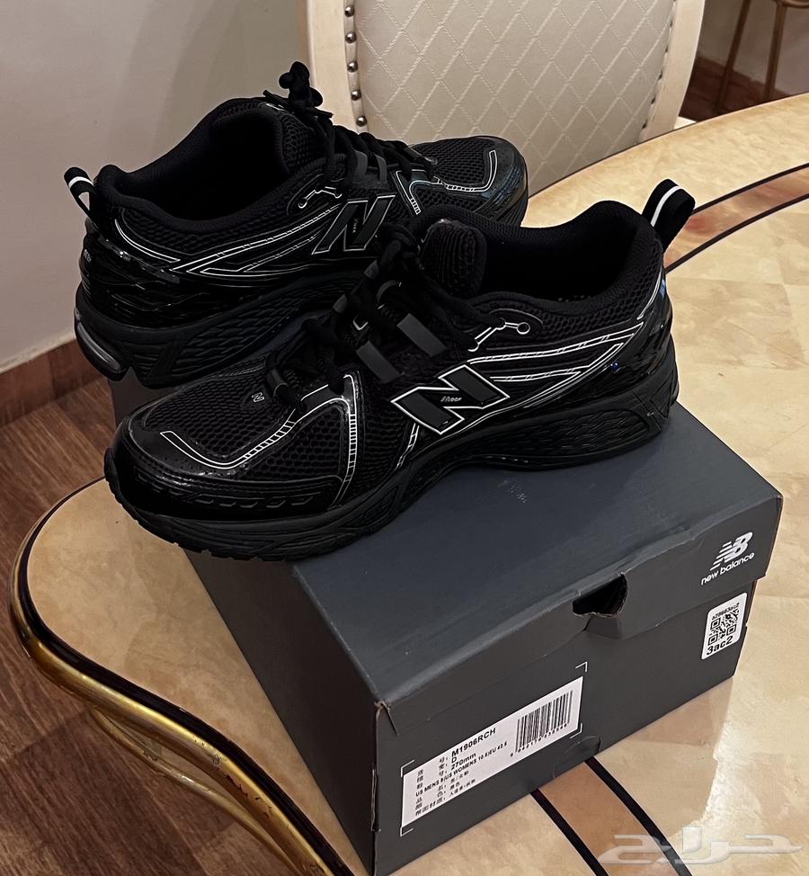 جزمة نيو بالانس شبه جديده وأصلية64244446844290113