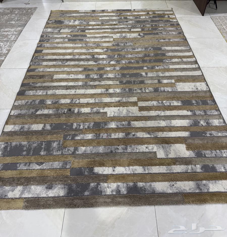 A large carpet in clean used condition, 2m wide and 3m long64231839549185110