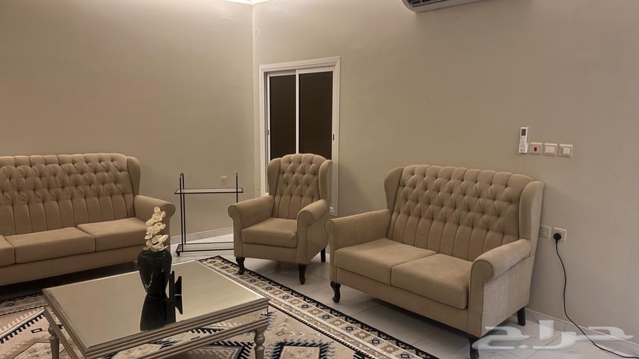 كنب مع الطاوله64234974372226110