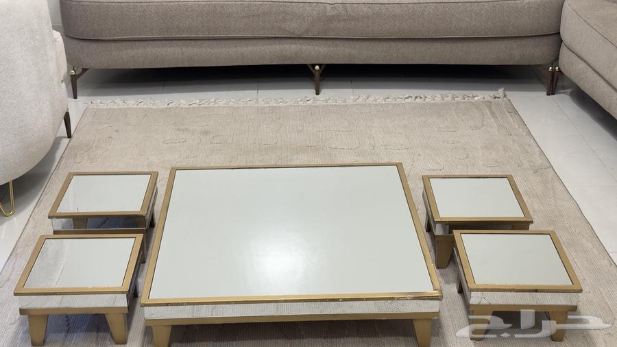 Semi-new refrigerator and floor table64241577812355114