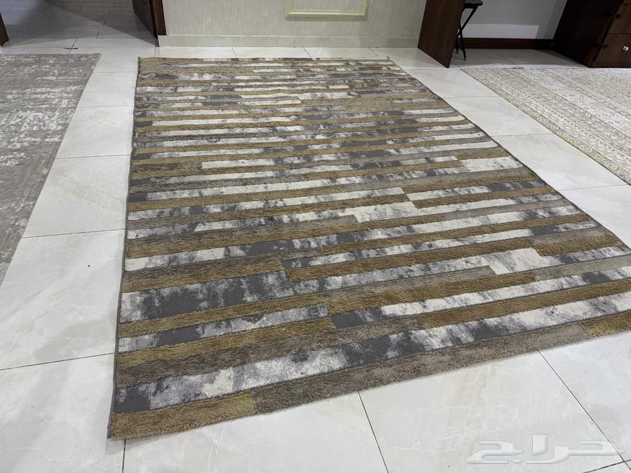 A large carpet in clean used condition, 2m wide and 3m long64231839549185111