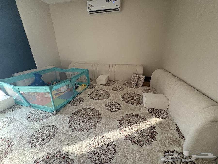 مساند وطاولات زاوية وسجادة للبيع64237286374145112