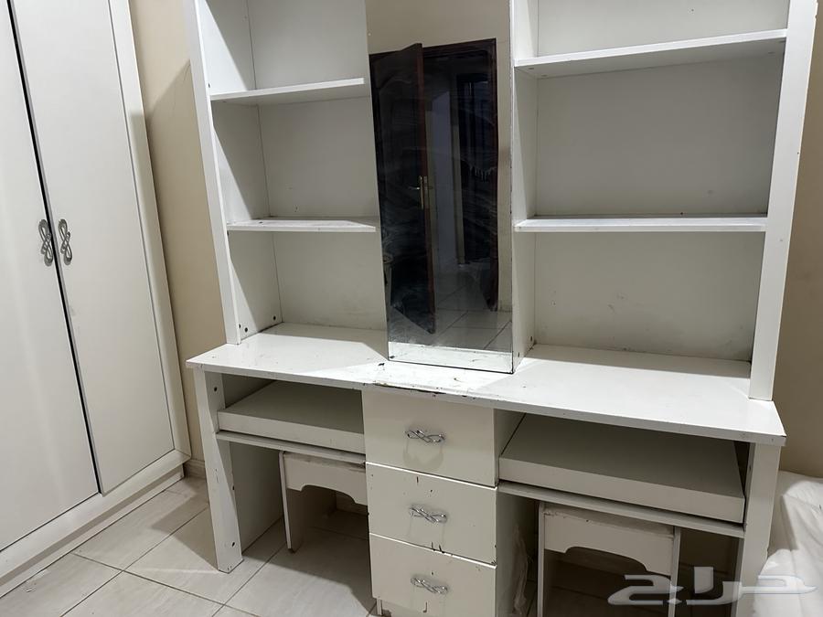 تسريحه كامله و معاها دولاب مكون من 5 ادراج للبيع64247510217089113