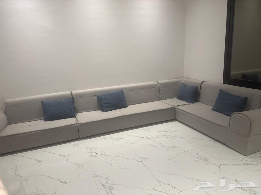 كنب متصل جميل ونظيف على السوم64250587337091110