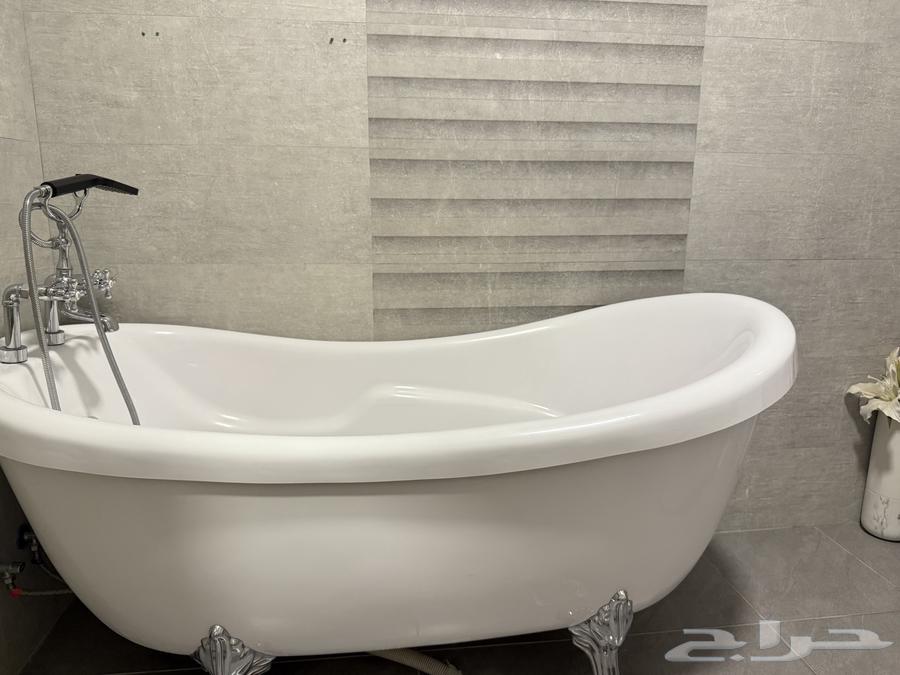 بانيو فرعوني أبيض نظيف جدا64245313355266112