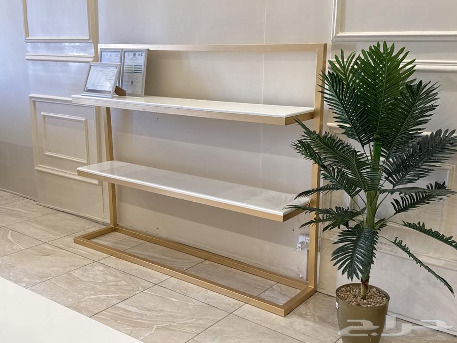 طاولات محل للبيع64248490514691114