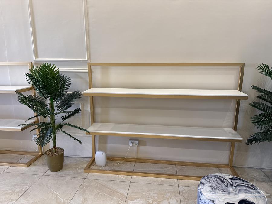 طاولات محل للبيع64248490514691113