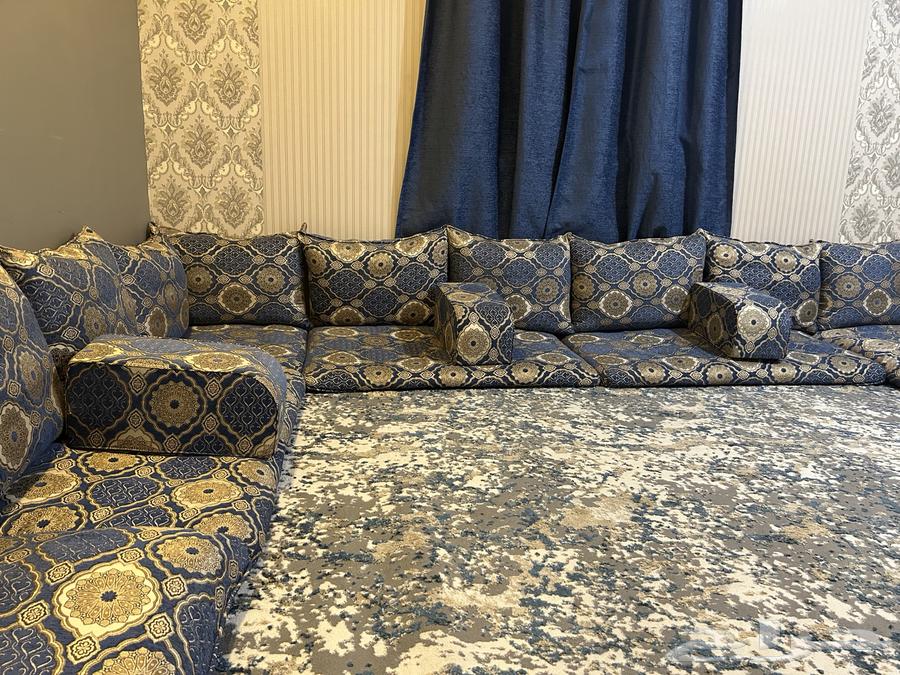 Arabic seating set with ottoman in excellent condition64238854938370111