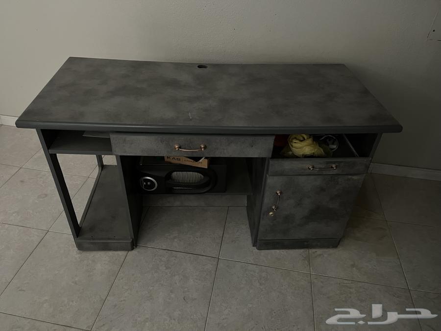 طاولتين   كوايه   خبازه كهربائيه64235176025603112