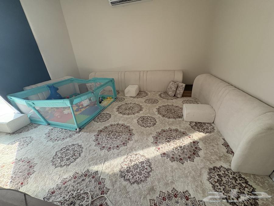 مساند وطاولات زاوية وسجادة للبيع64237286374145110