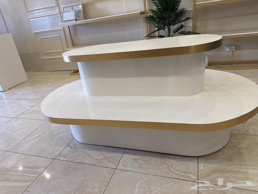 طاولات محل للبيع64248490514691112