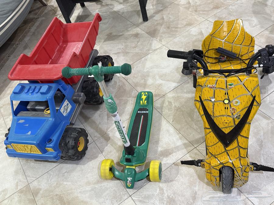 Battery scooter and regular scooter64252799757699111