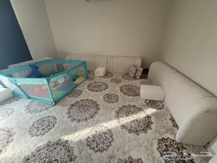 مساند وطاولات زاوية وسجادة للبيع64237286374145111