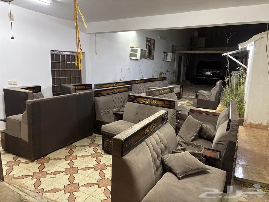 السلام عليكم عندي 12 كنبه بزاويتين ومخدات معهن64253900286722110