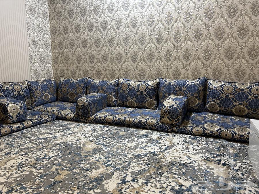 Arabic seating set with ottoman in excellent condition64238854938370110