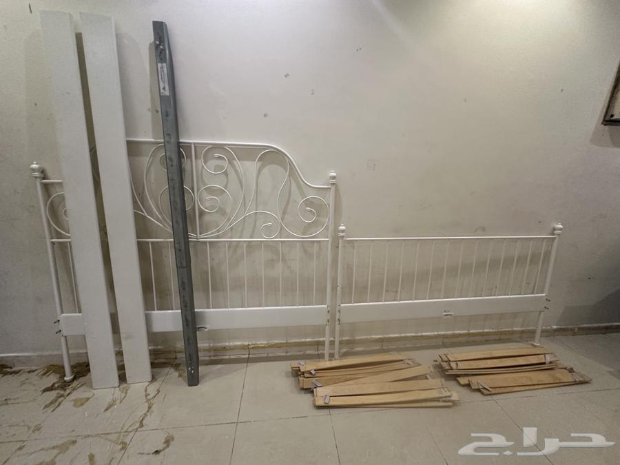 سرير حديد IKEA نفر ونصف 450 فرشة 100 ريال64256592872322114