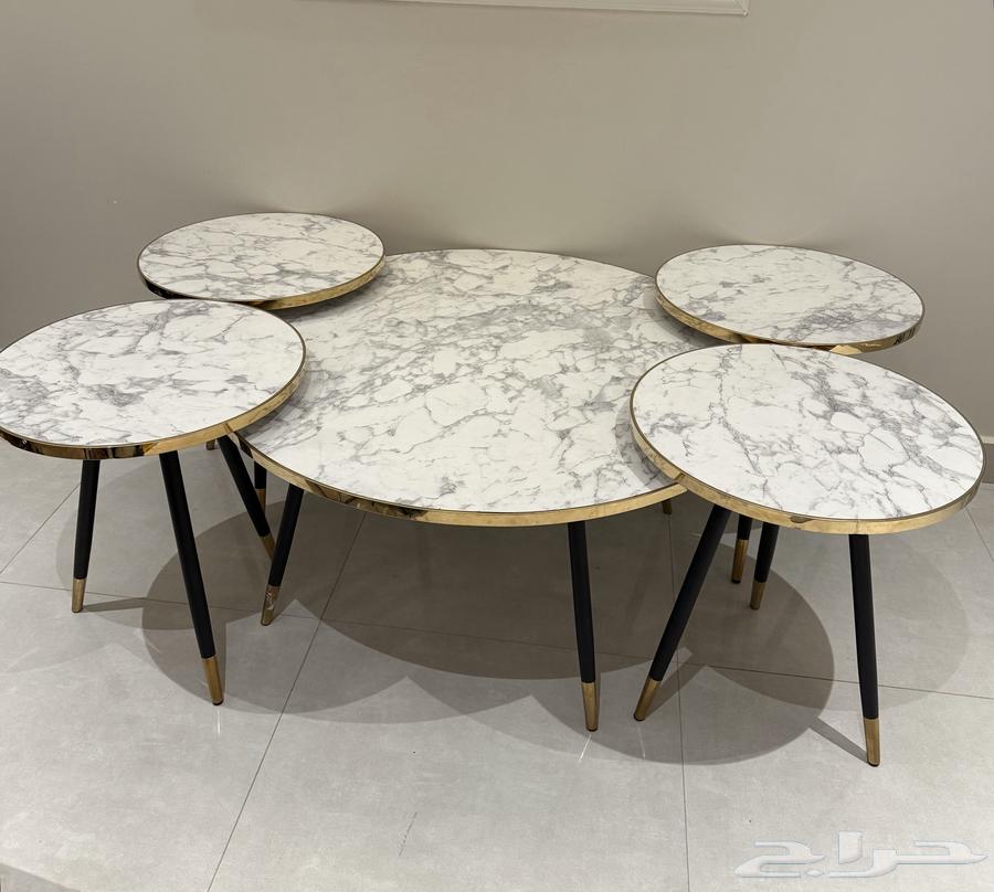 طاولة قهوه شبه جديده مع 4 خدمة64240548282881110