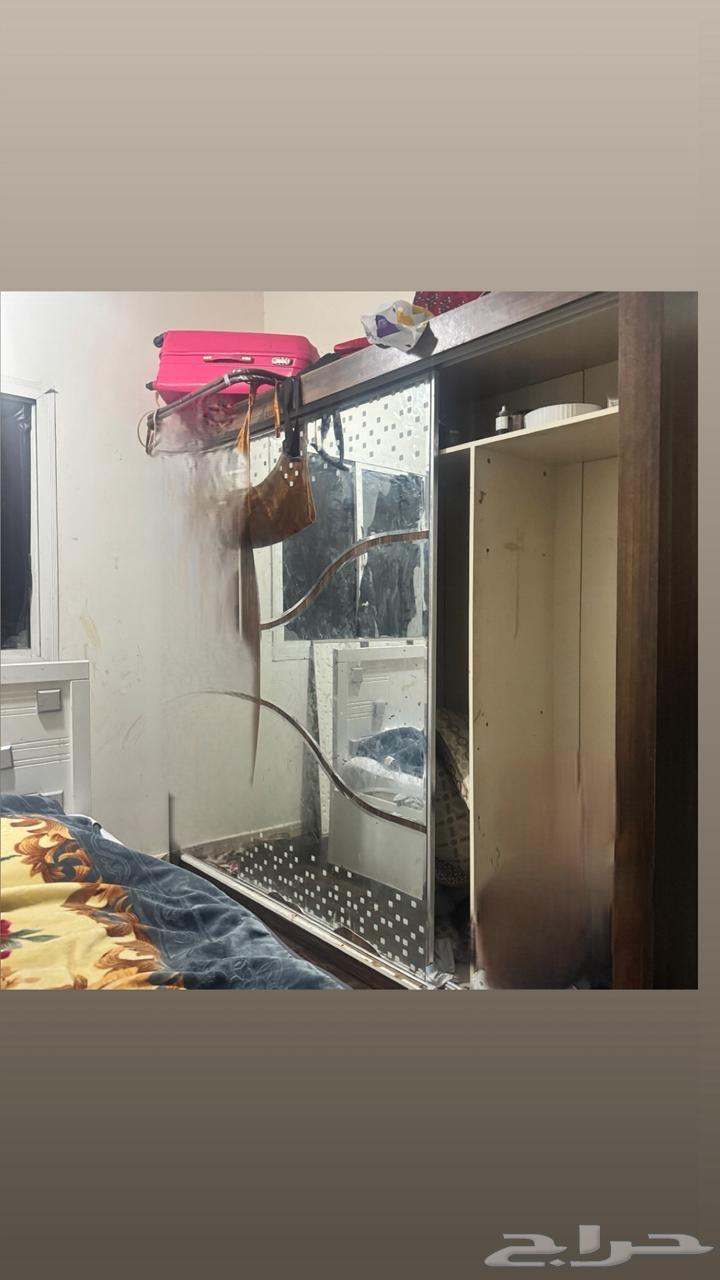 كرسى نوم ودولاب ملابس مستخدم للبيع64237299411971110