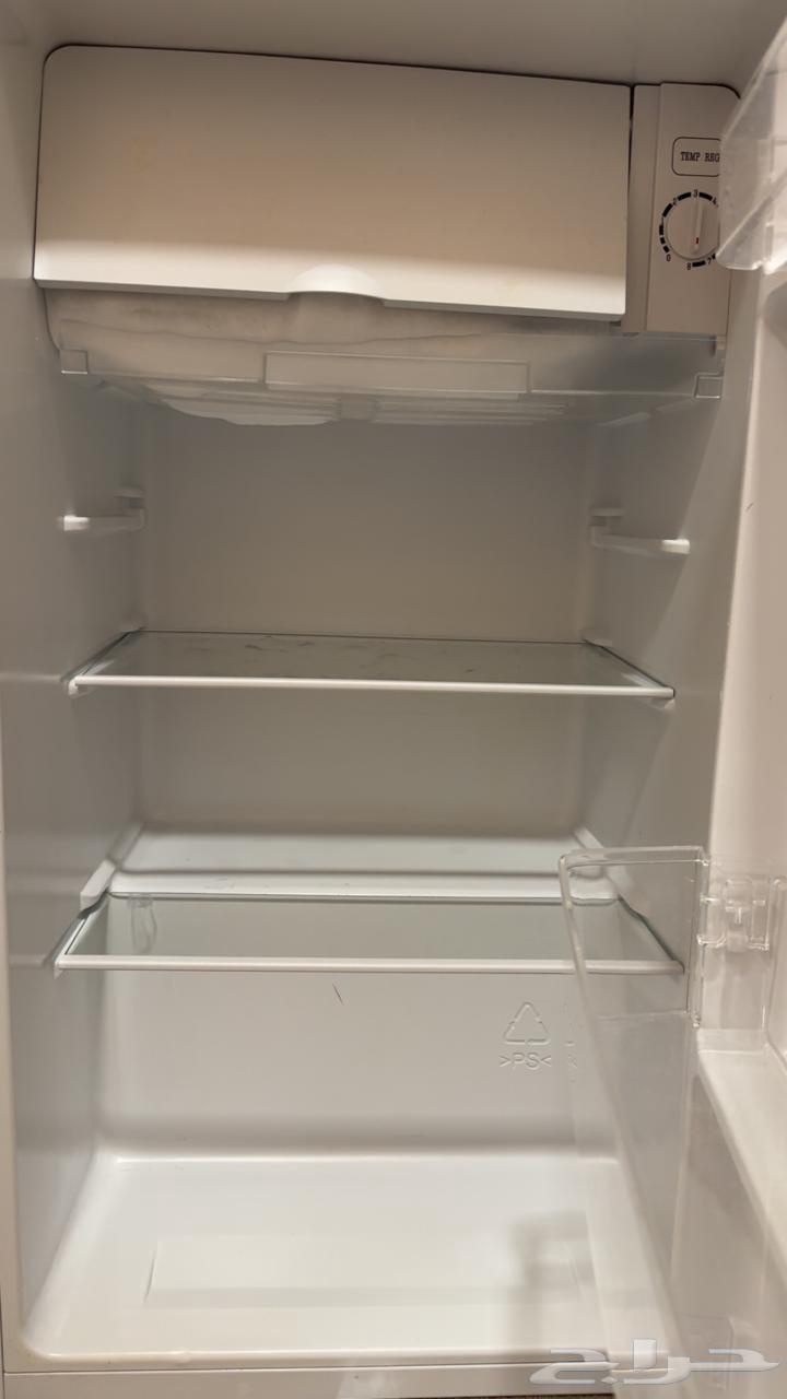 للبيع ثلاجة ميني ماركة UGINE64236671040898110