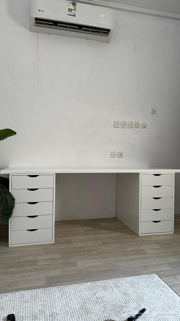 Alex table at an attractive price64243342461313110