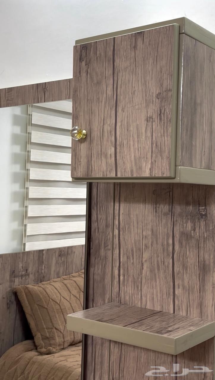 2 chairs, each chair with two drawers and a cabinet with two closed upper drawers64235933227138112