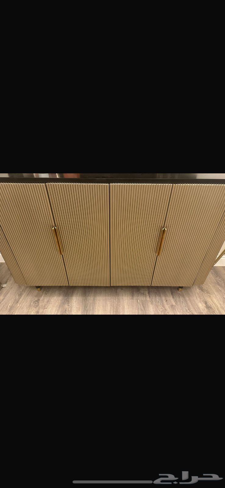 Elegant console table with cabinet, excellent condition, matte gold and black color64253136313090111