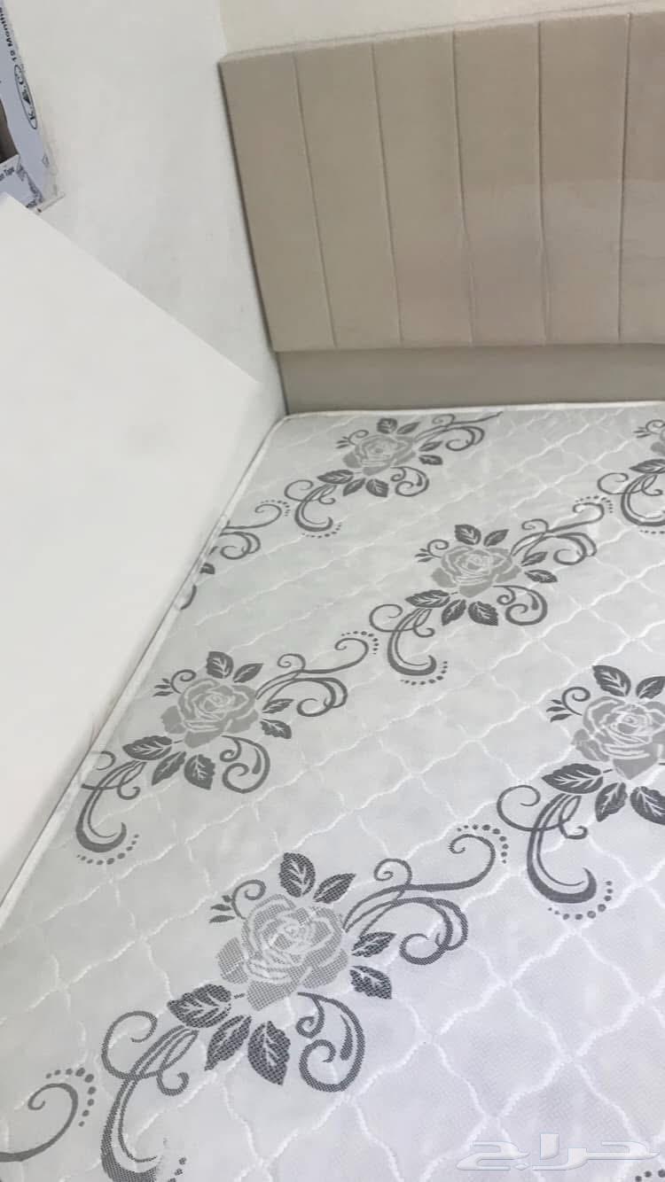 للبيع كنب ثنائية وثلاثية ب200ريال ولوحات 50 ريال وسرير 10064246142230786113