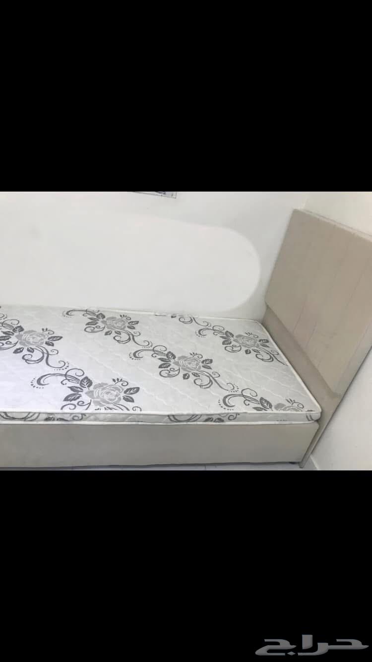 للبيع كنب ثنائية وثلاثية ب200ريال ولوحات 50 ريال وسرير 10064246142230786112