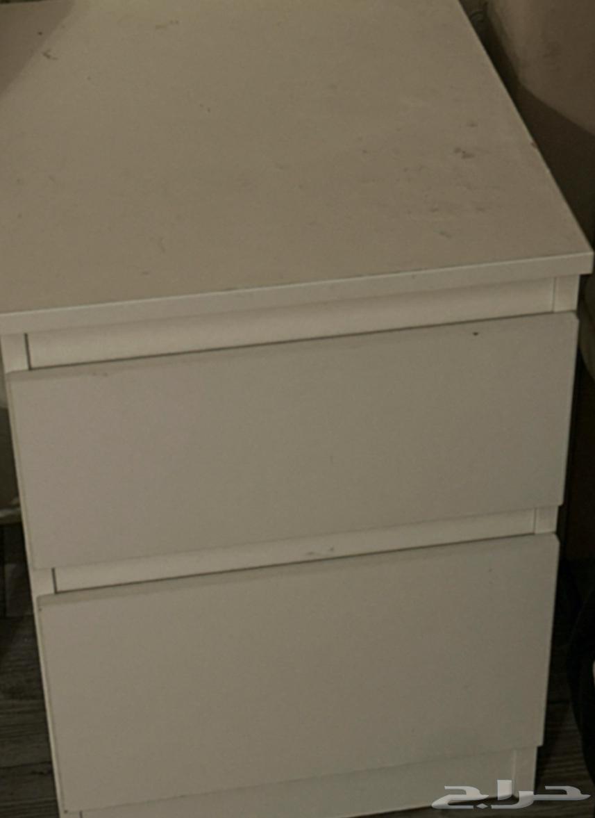 Two small bedside tables64231839558147111