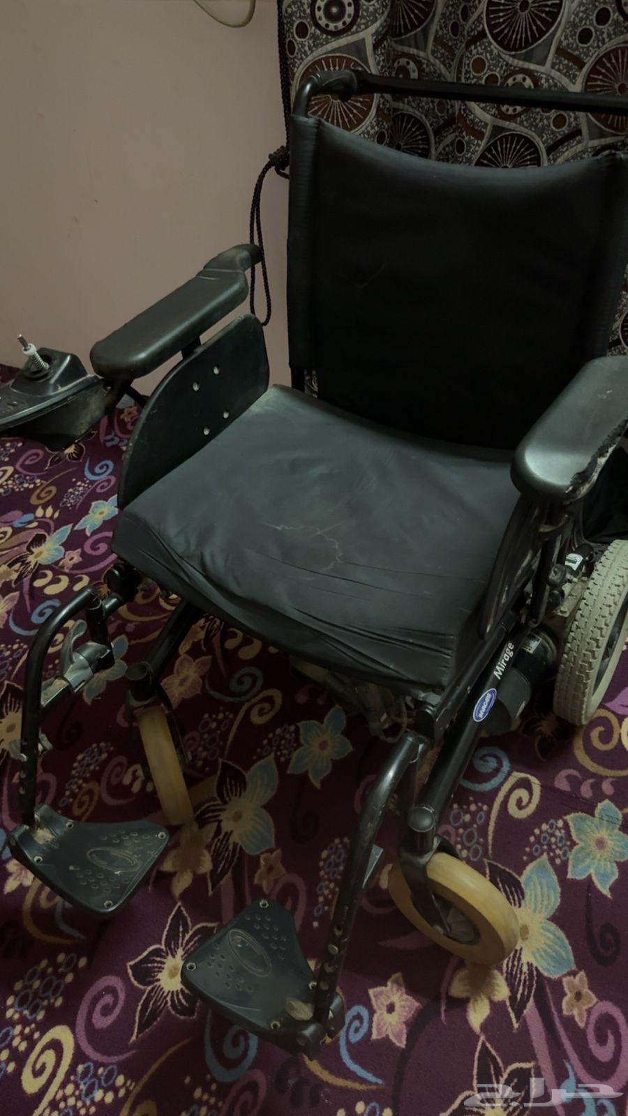 A working and clean wheelchair, opening the sum door at 10064244591449730110
