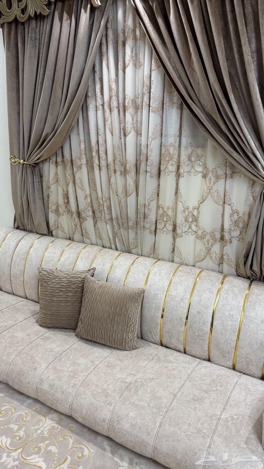 The floor is very clean64253285885955111