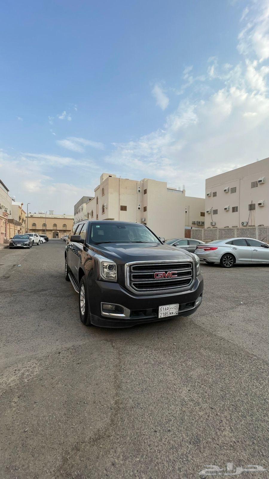 Yukon XL 2016 model, showroom condition storage64411714926849112