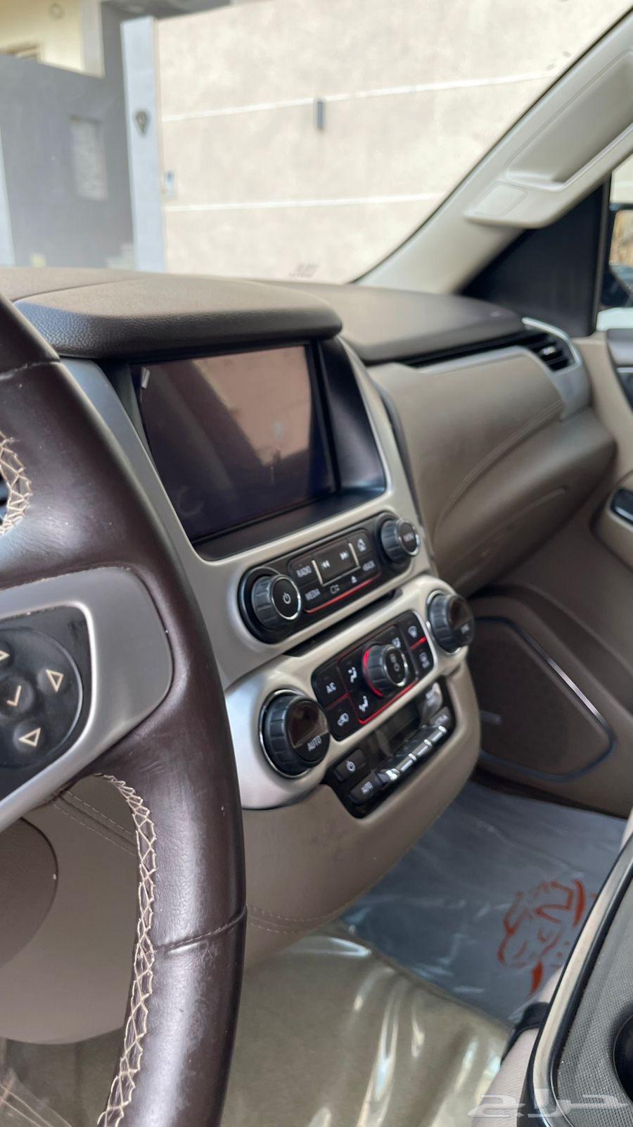 Yukon XL 2016 model, showroom condition storage64411714926849114