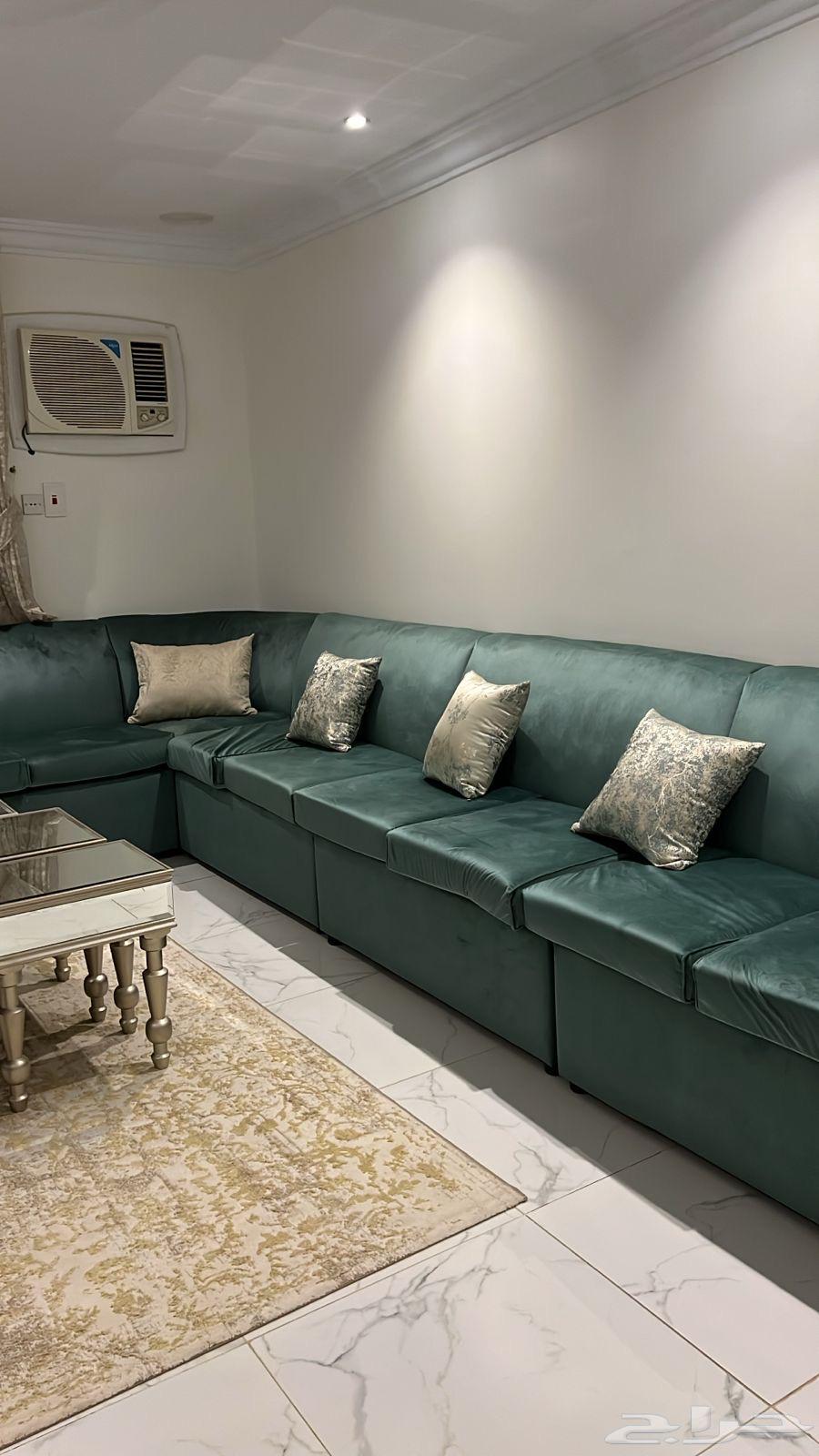 مكيف و مغسله يدين و كنب نظيف و طاولة تلفزيون64251394186371113